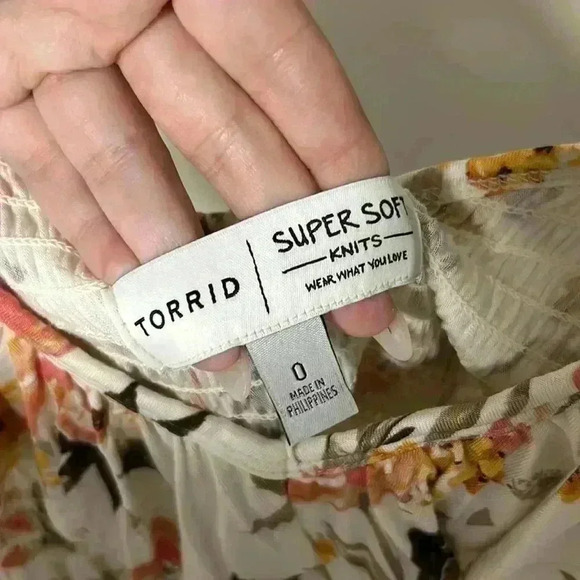 Torrid Floral Top - Picture 3 of 4